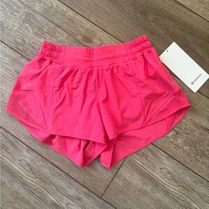 Lululemon Hotty Hot shorts size 6-2.5 inch